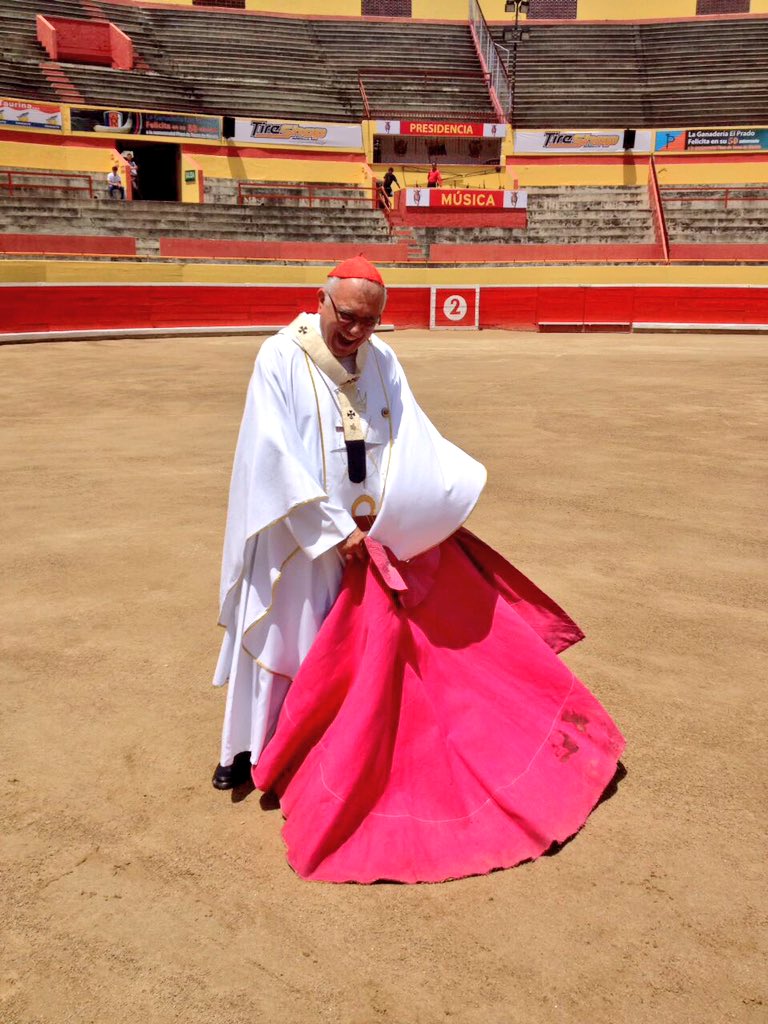 HugoQuinteroM's tweet photo. Su Eminencia Cardenal @bepocar apoyando la Fiesta Brava en el Carnaval Taurino de América. https://t.co/rgr0iusfuM