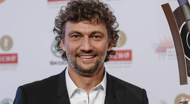 Florian_Vienna's tweet photo. STORY! - Startenor Jonas Kaufmann singt am Opernball #Wiener #Opernball2017 #ViennaOperaBall #Vienna #Wien https://t.co/0HQPwuD9sq https://t.co/AHqgdWVrz5