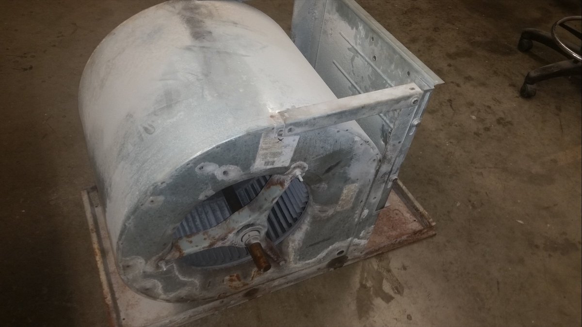 JamesCRAFTSon's tweet photo. Out with the old, in with the new! 
Employee, Damian, replaced a blower wheel in a roof top unit for a customer in Hanover PA. https://t.co/4ZghV9LyZu