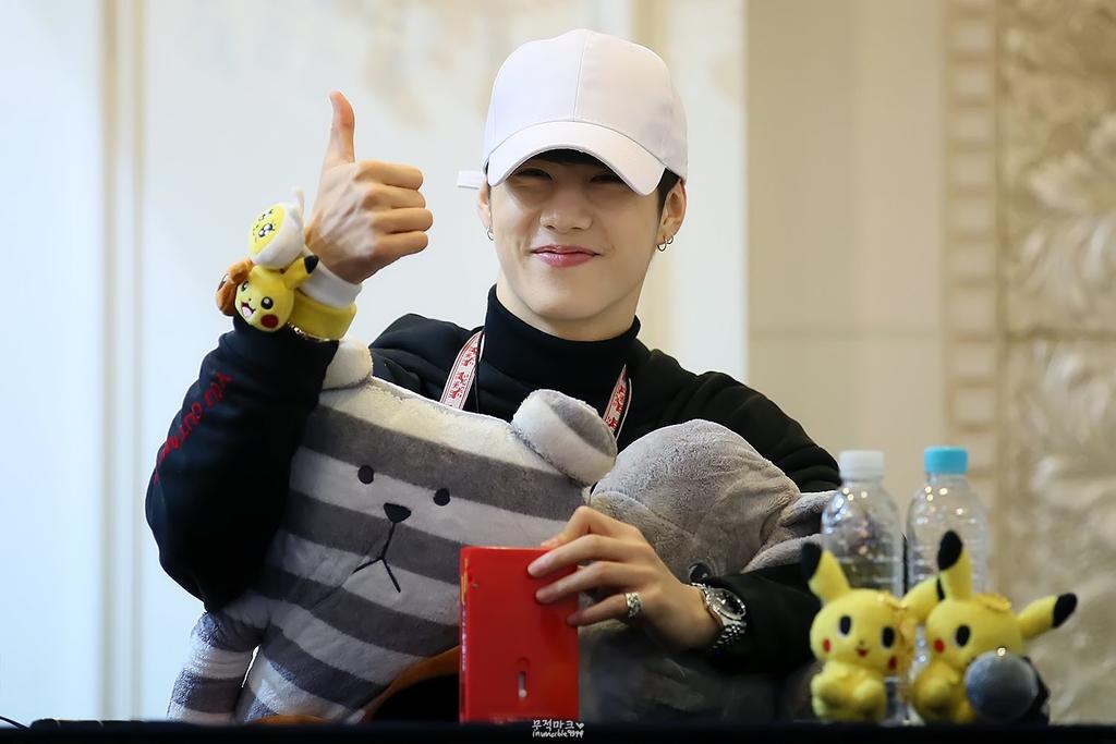 mtuan0904_aa's tweet photo. MARK time❤*° https://t.co/rURoePcnUV
