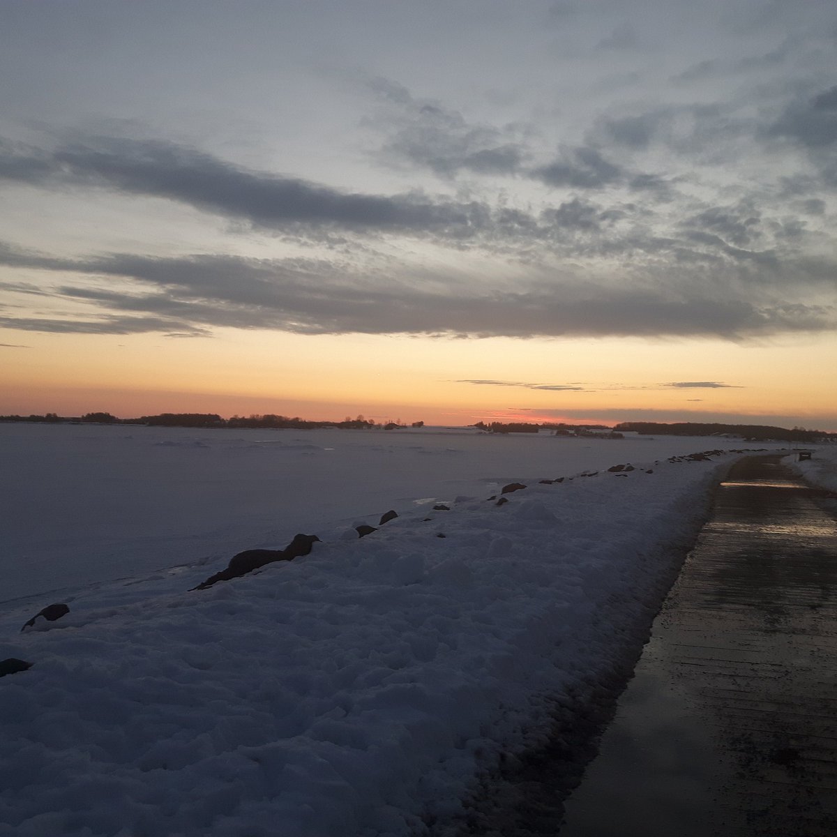 Dusk at Victoria Park tonight, a thing of beauty !#beautytome #nature #adventure #winter #sunset #pei #amazing #workingonme #busymom #health