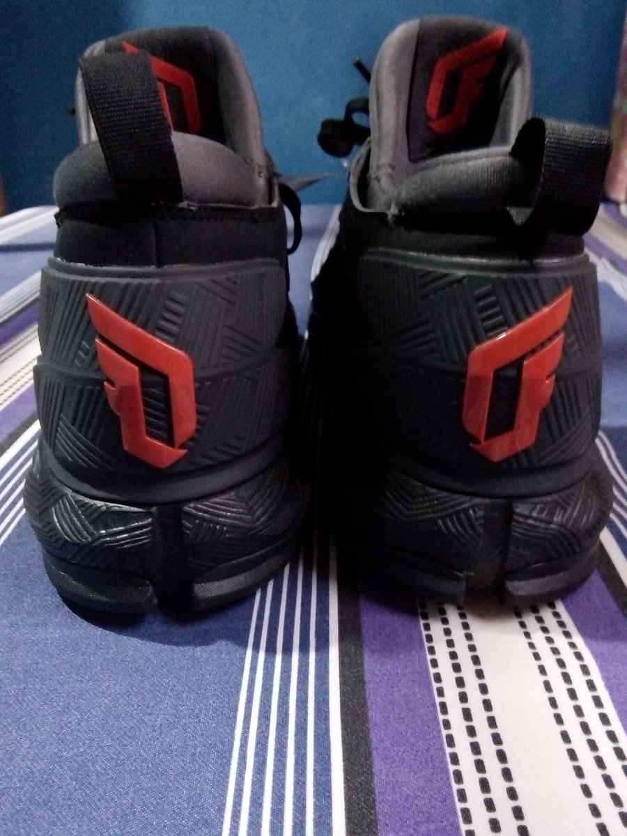 JPatrickPila's tweet photo. Thank you pa. May gagamitin ng bago. #lillard2 ☝🙌🏀 https://t.co/55JEU8VkS7