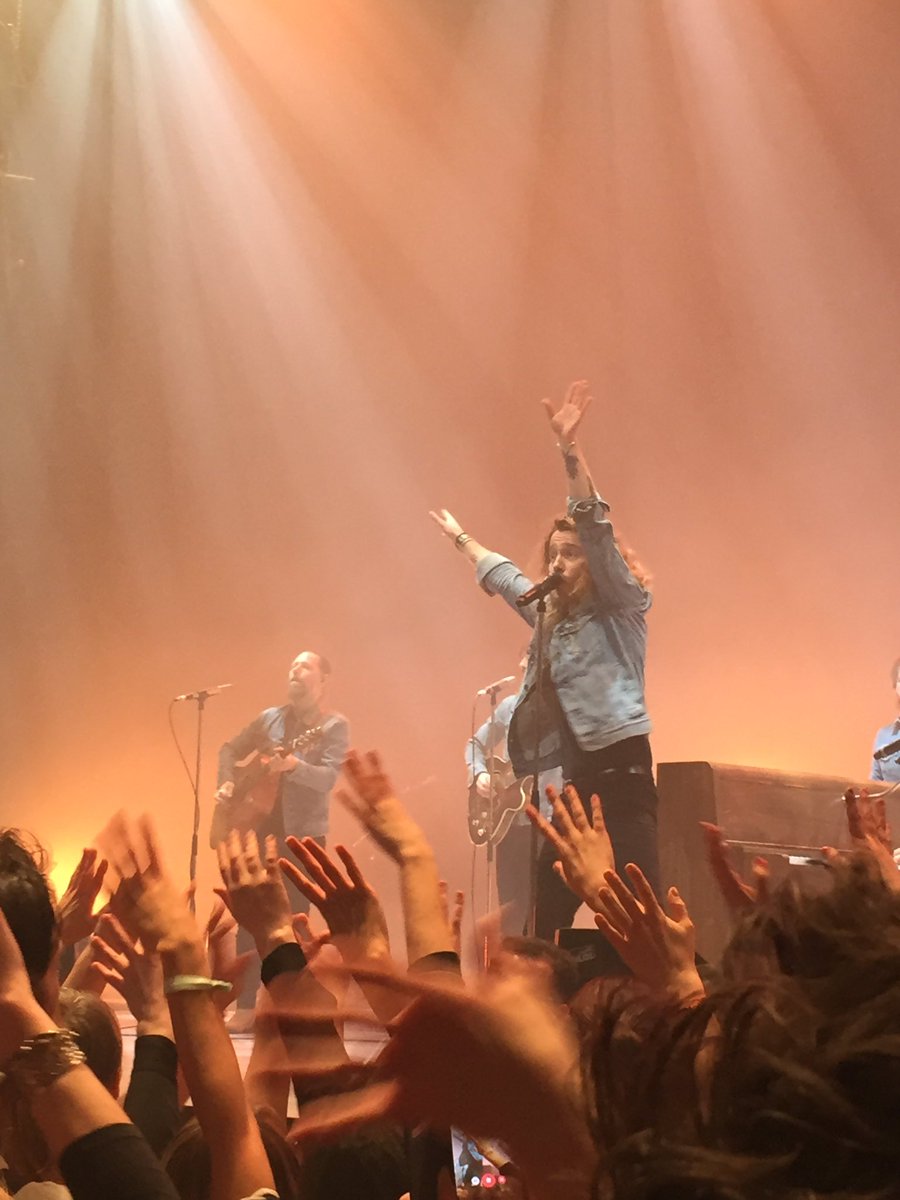 _beyswife's tweet photo. MERCI 💙 #esperluette #JDTOUR #zenithamiens @jdoreofficiel https://t.co/XoeXWhKqas
