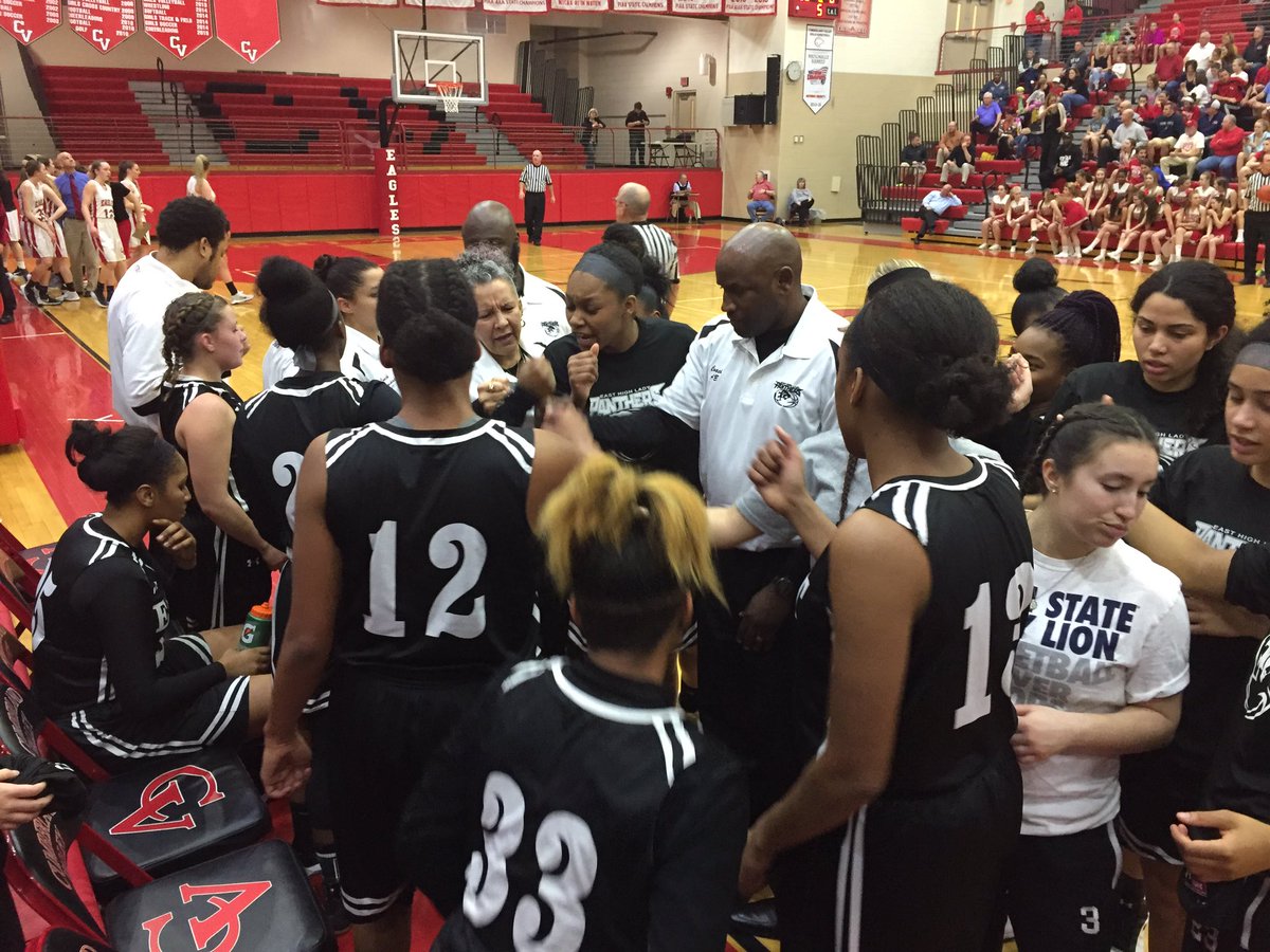 ASchaefferCBS21's tweet photo. @easthighsports leads @CVSDeagles girls 11-10 after the 1st QTR https://t.co/ljFRNDOsHP
