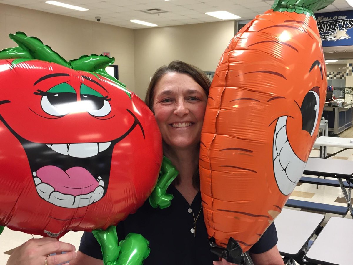 TeriLinander's tweet photo. Thank you families for making Kellogg's conference night a great success! Thx Fuel Up &amp; PTA for the great meals! #kelloggrps https://t.co/t4Bz2sZuTu