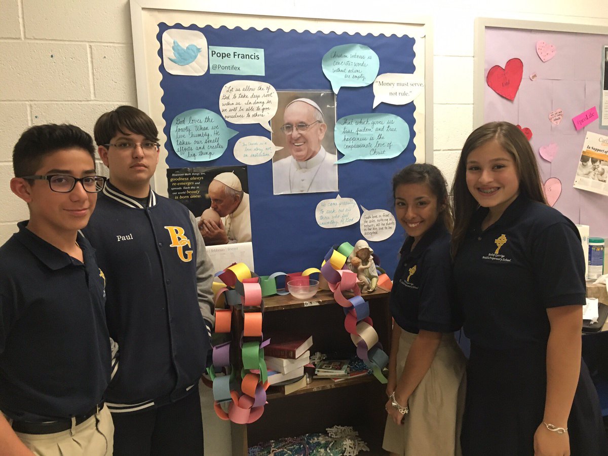 CathSchoolsCC's tweet image. Bishop Garriaga students&apos; studying Tweets from Our Pope #tweets #bgmps #cathschoolscc