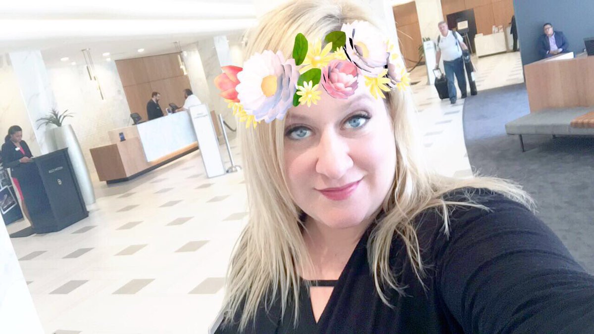 EliseintheDC's tweet photo. Loving The Washington Hilton's renovated lobby! Looking chic and super stylish. This calls for a flower crown! #DCWOW https://t.co/HNVpFITm8H