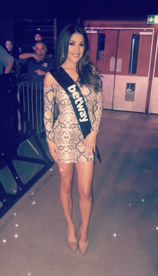 ModelLondon's tweet image. We have the gorgeous @JemelinArtigas back for Premier League Darts in Brighton 🎯😍