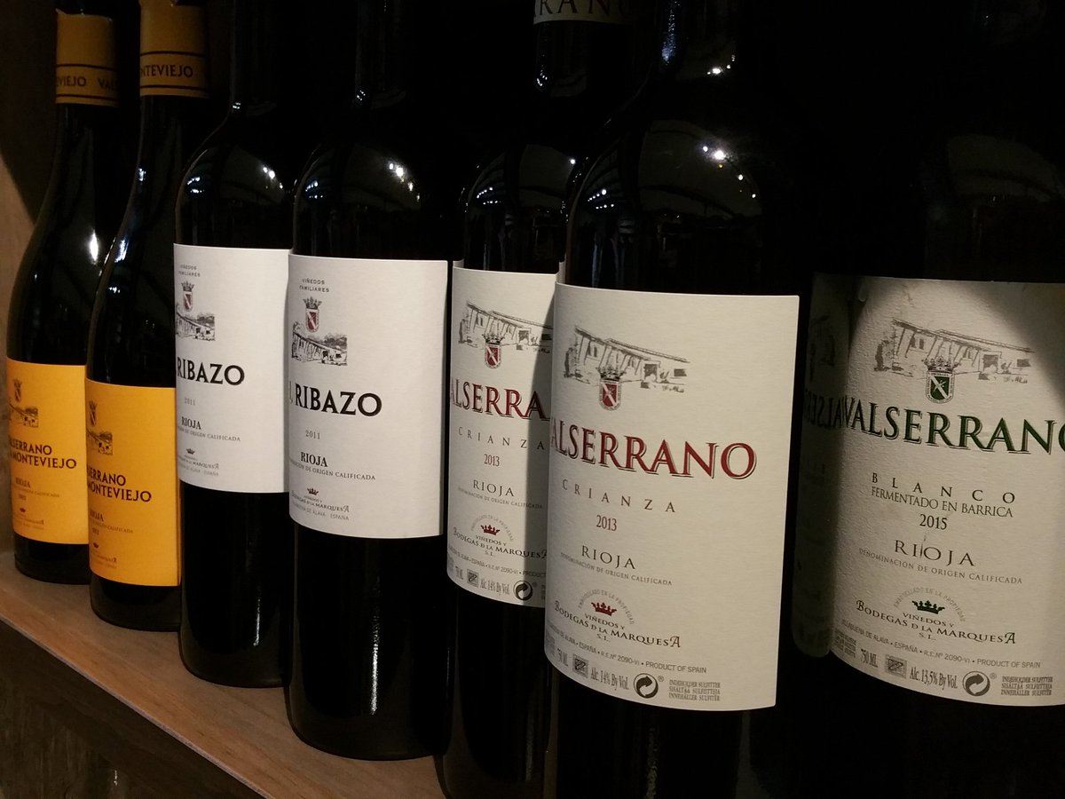 anita_dinamita8's tweet photo. Disfrutando la presentación de los vinos de @valserrano en @ladelamalauva Otra semana más #SubeteALaParra https://t.co/P0qeskK8Ap