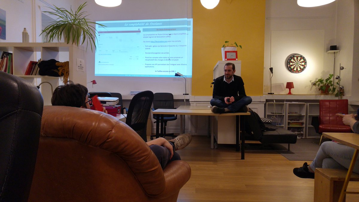 PapaPanique's tweet photo. Merci :) RT @Adrien_DH: Un atelier encore bien intéressant sur le "CM Freelance" avec le @ClubCML ☺ #ateliercml #CM https://t.co/kOKY9z3OAa