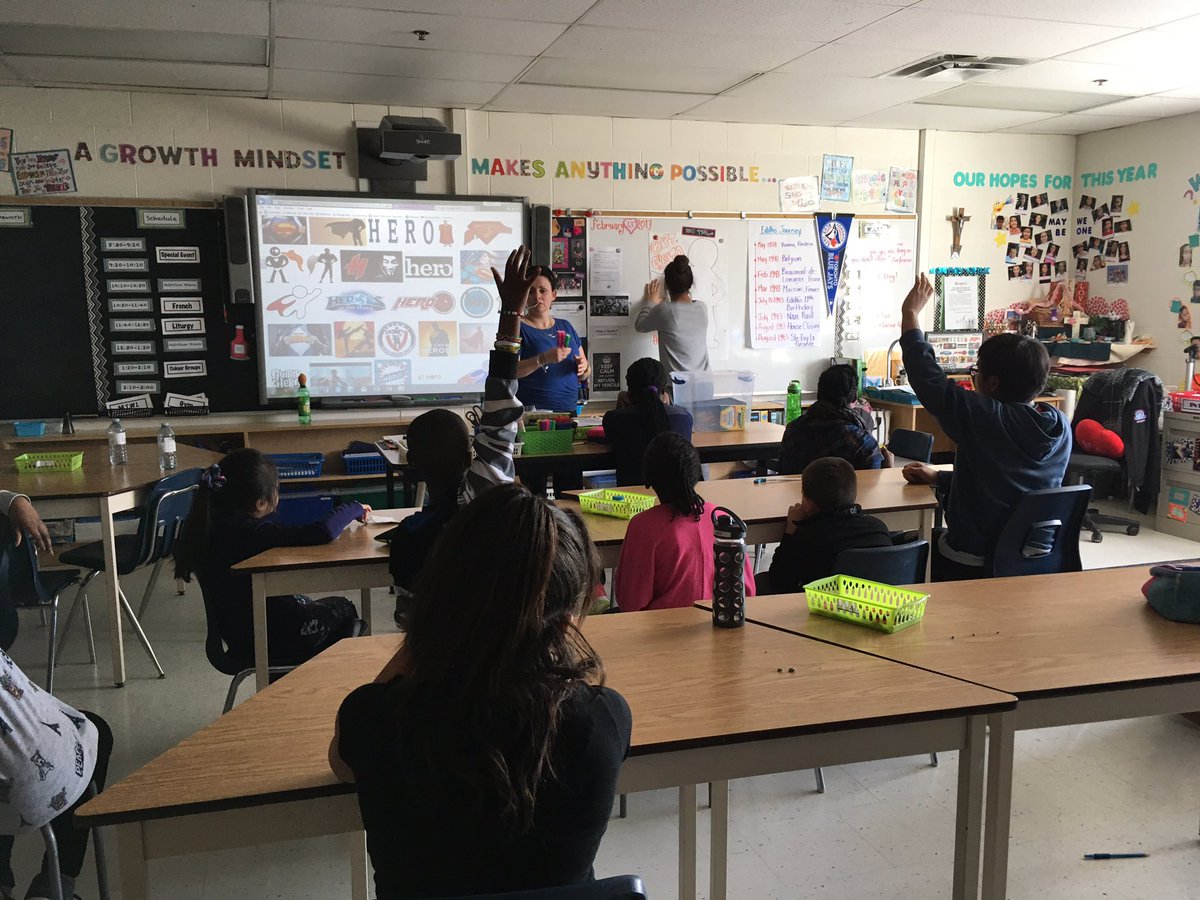 StMariaGorett's tweet image. Creating our kindness superheroes. Stay tuned for the finished projects. #kindness #colourgroups