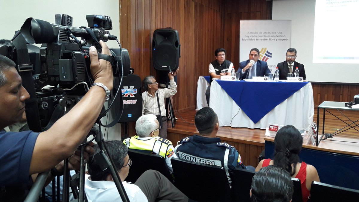 CTEcuador's tweet photo. Inicia la rueda de prensa el Ing @johnhillp  Director Ejecutivo de ANT por #FeriadoCarnaval 2017 https://t.co/kEZ16EaPlB