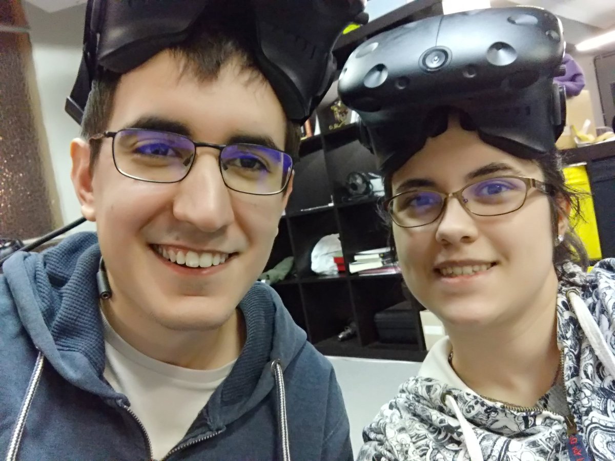 _Darkatom_'s tweet image. Having an awesome evening with @imanolea programming for the #hashcode2017! Eitbit for the win!! #VirtualReality