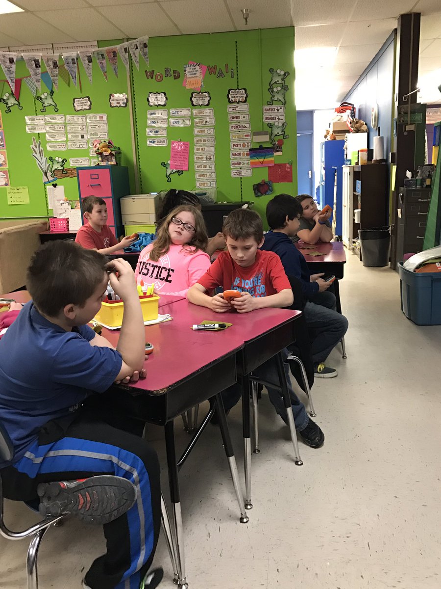 leannekirk35's tweet photo. More fun with fractions using our #activotes #technology #3rd grade https://t.co/lS8hQ4i62T