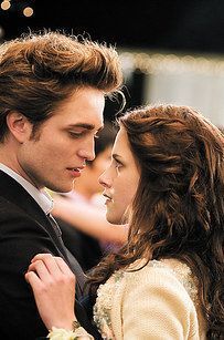 Prom Sisters tweet media