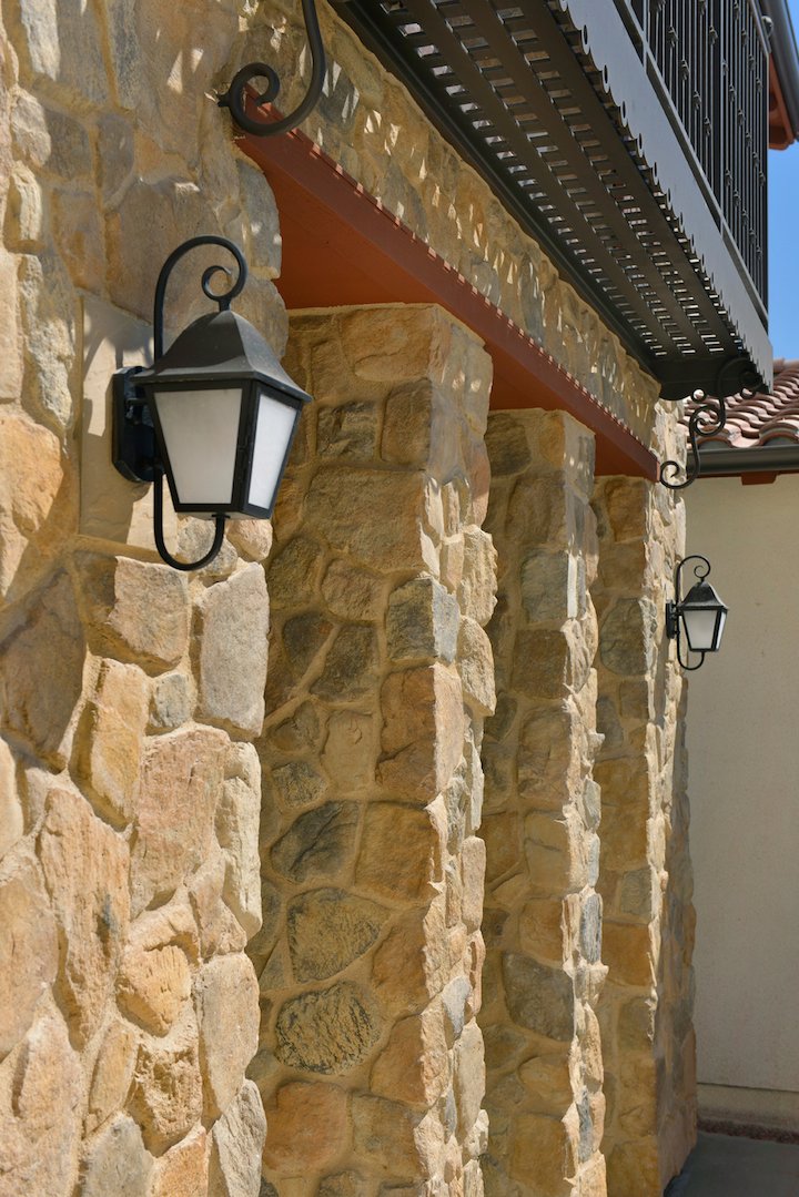 Adding columns to new home #construction? Spice things up w/ options from our #craft #stone #collection! creativemines.us/category/craft… #design