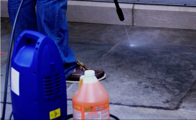 SpicewoodACE's tweet photo. Spicewood Ace Home #quicktip: To help improve the front of your home, repair walkways &amp; driveways then powerwash stains away. https://t.co/0g7I7ZEKwp