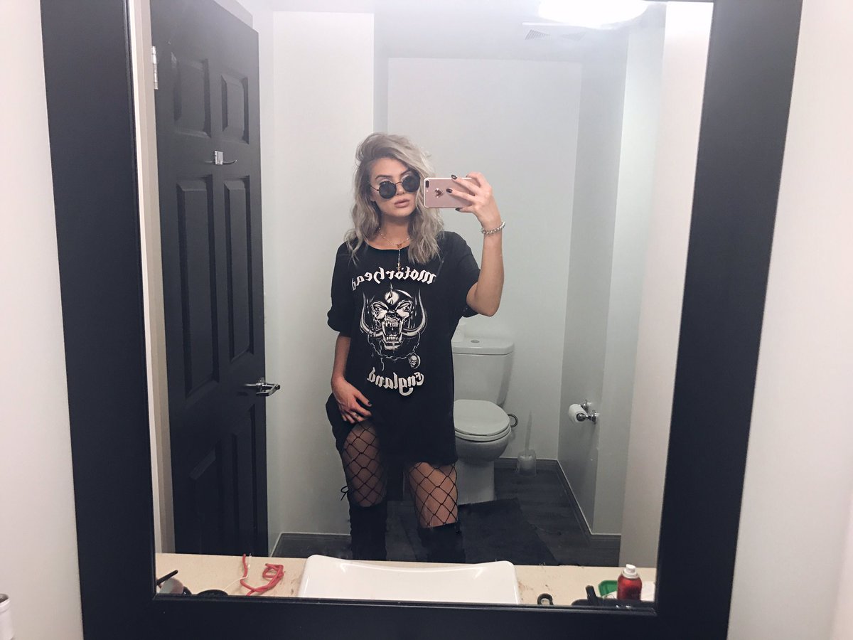 AlissaViolet's tweet image. If they don't have a story these days they'll make one