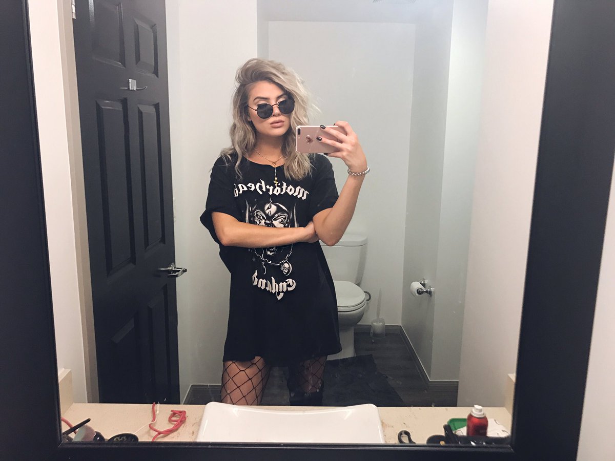 AlissaViolet's tweet image. If they don't have a story these days they'll make one