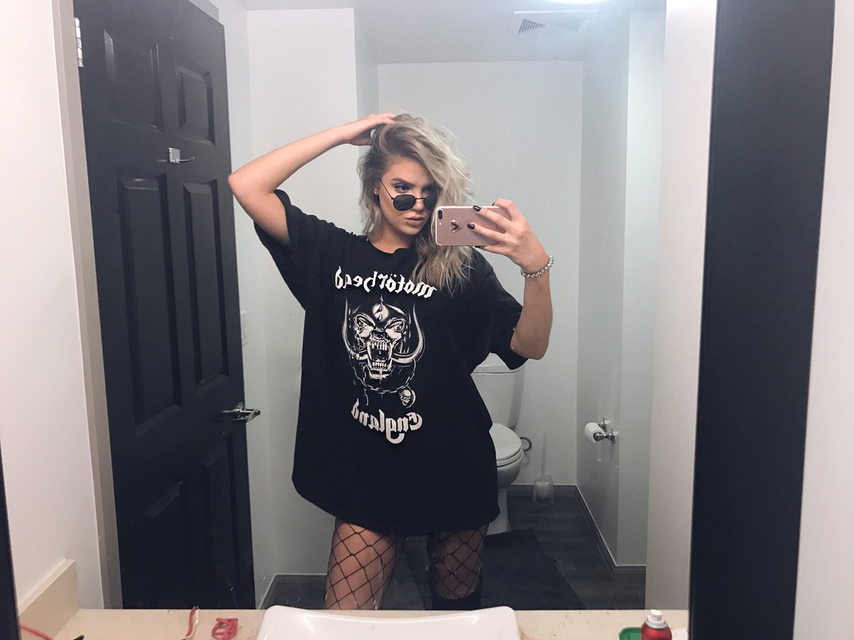 AlissaViolet's tweet image. If they don't have a story these days they'll make one