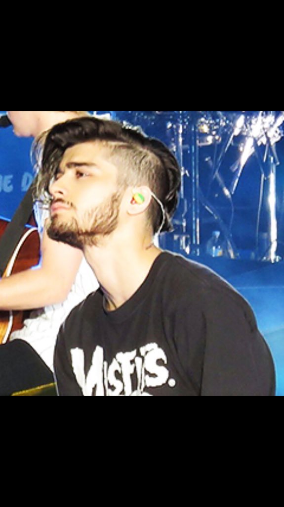 PromoteZayn's tweet photo. @ZaynDailyVotes #PillowTalk #BestMusicVideo #iHeartAwards #GetRyleeToEllen ZQUAD VOTE ATTACK https://t.co/fSBUj3s1lW