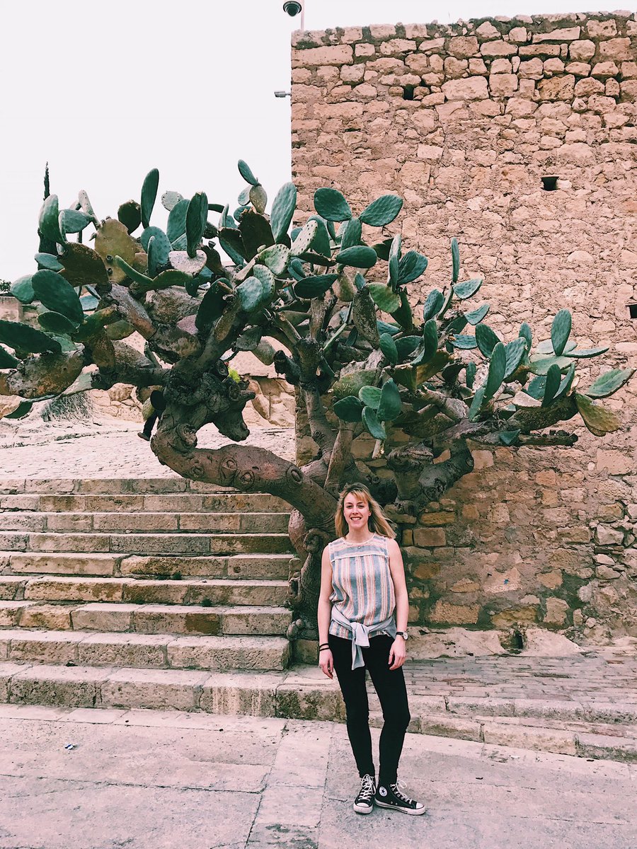 abbymillar's tweet photo. After work trek up to #SantaBarbaraCastle in #Alicante 👌🏼It's absolutely beautiful! #workation #workingholiday #freelance https://t.co/UemCLKx1ux