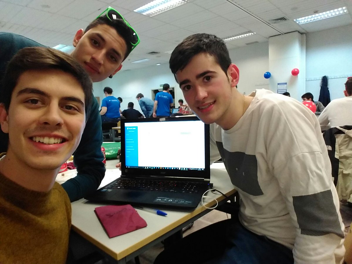 isaac_lozano_97's tweet image. Los buenos 1204167 puntos #hashcode2017 @T3chFest