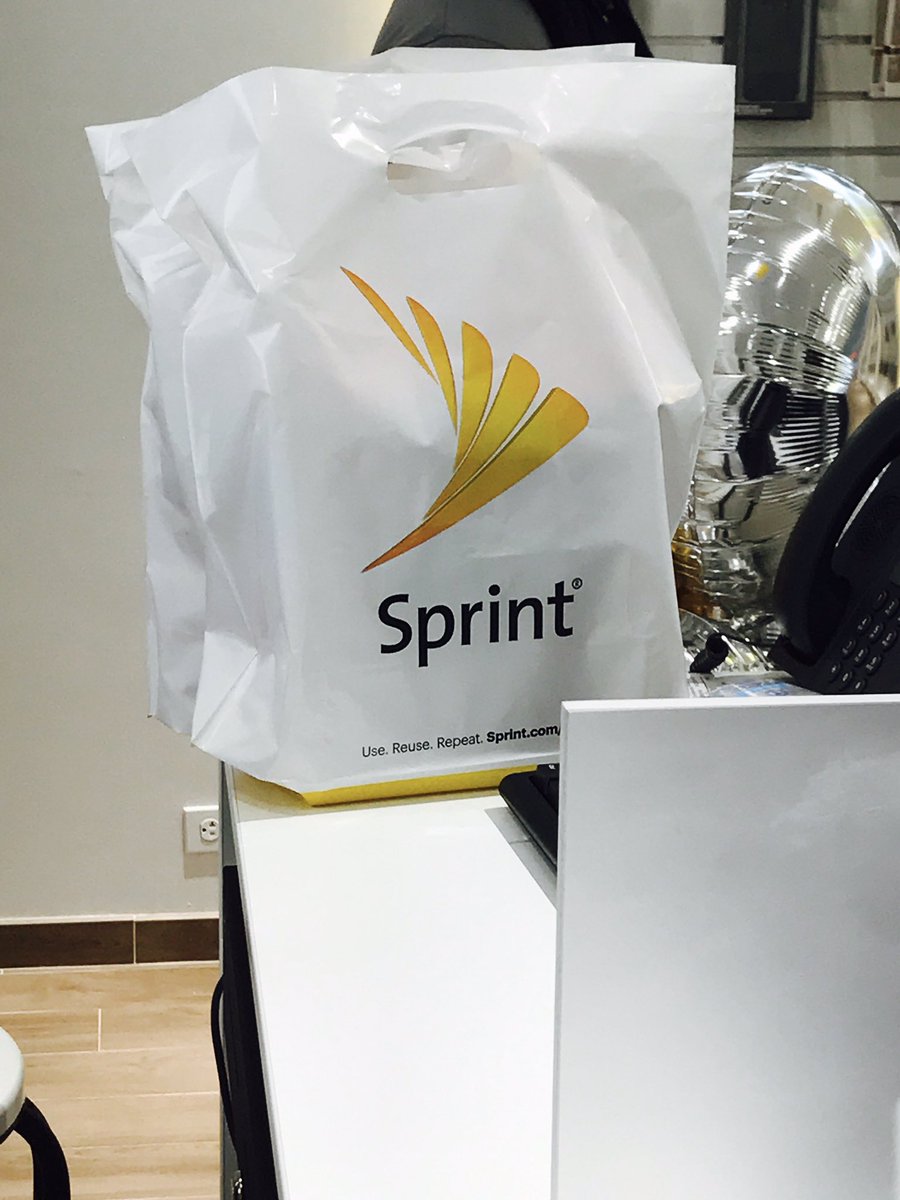 SprintWestfield's tweet photo. Another satisfied customer! #SwitchtoSprint and SAVE!! https://t.co/UlzCUJ74ON