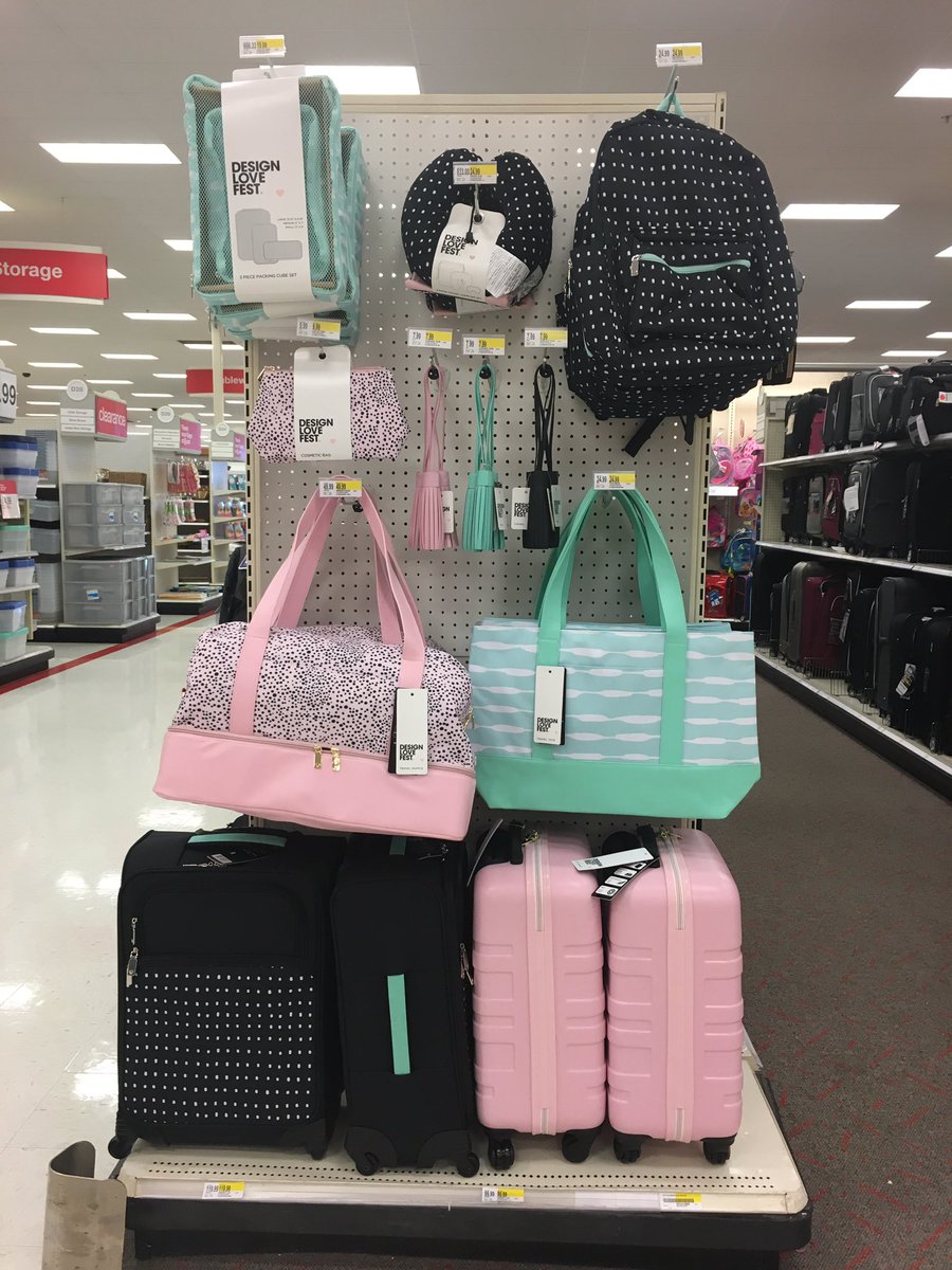 Thank you team lead Kevin for an amazing looking endcap in luggage! Love these spring colors! 😍🌷🌸🌼