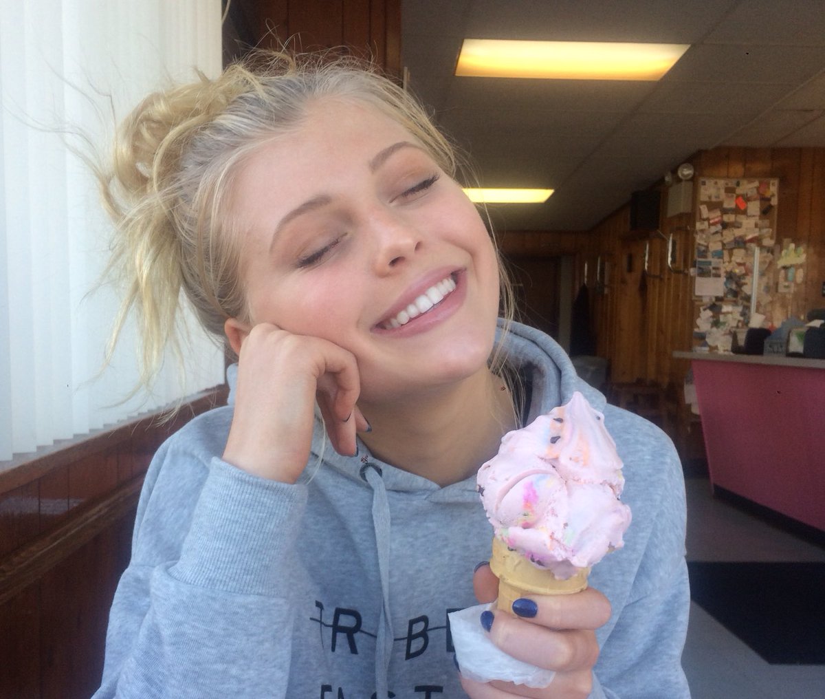 iamlorengray's tweet photo. 👾🍧⚡️ https://t.co/lxCBslORCX