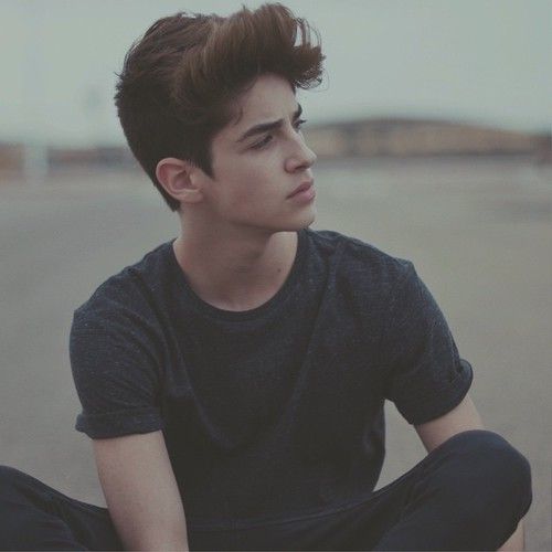 "Sometimes you need to slow down."

– Original Character
– Gay
– Descriptive &amp; Literate
– Retweets are appreciated.