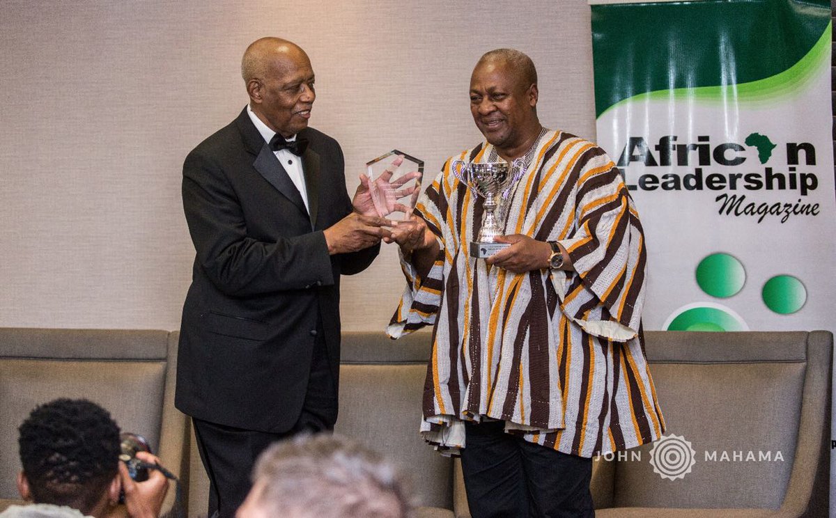 OkotoMenka's tweet photo. Showing the new and emerging leadership Africa needs #MahamaLegacy #AfricanPoliticalLeader2016 We are proud of you @JDMahama https://t.co/9Iuu3CSqW4