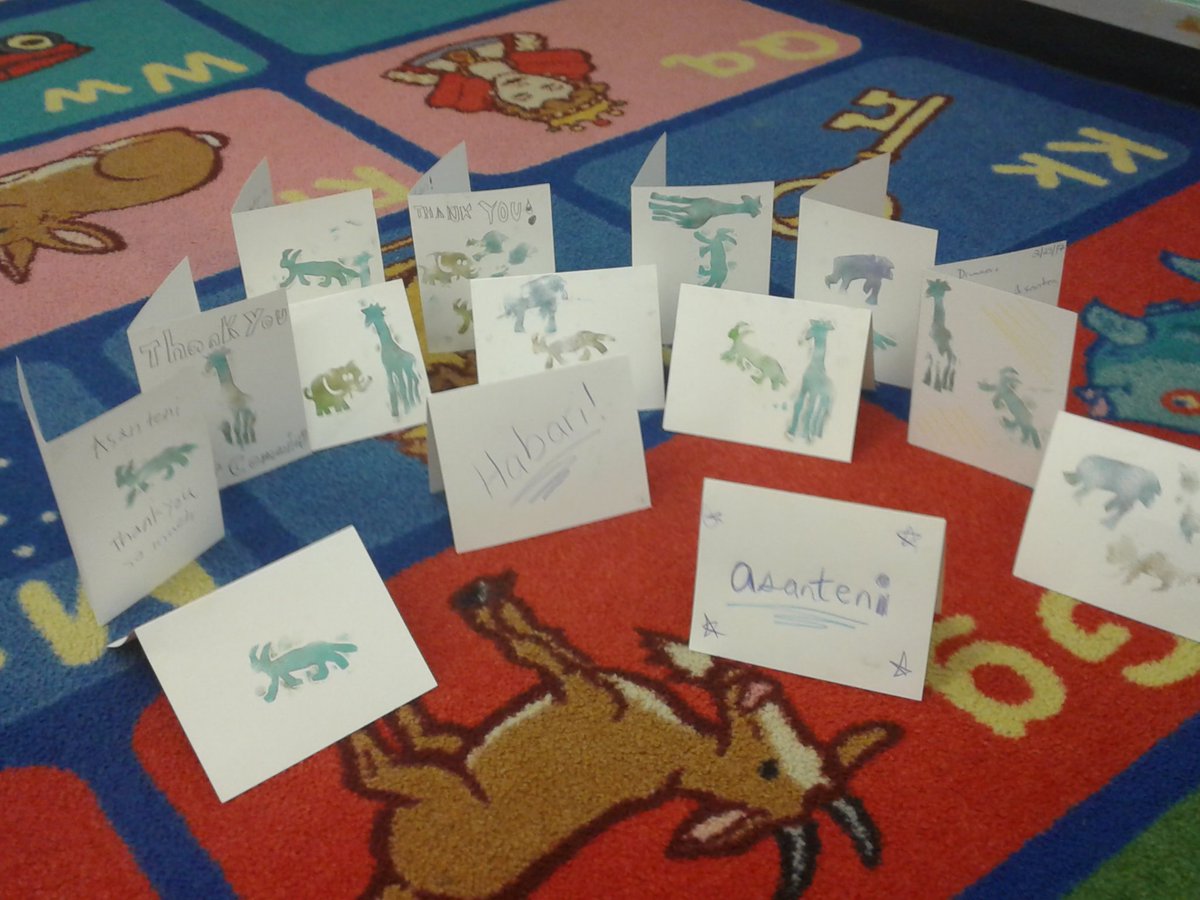 NSEBenitez's tweet photo. Students wrote thank you cards for presenters saying thank you-'Asenteni'- in Swahili 😊 #lifelonglearning @LewisBeeNews https://t.co/R2eYZxT8dY