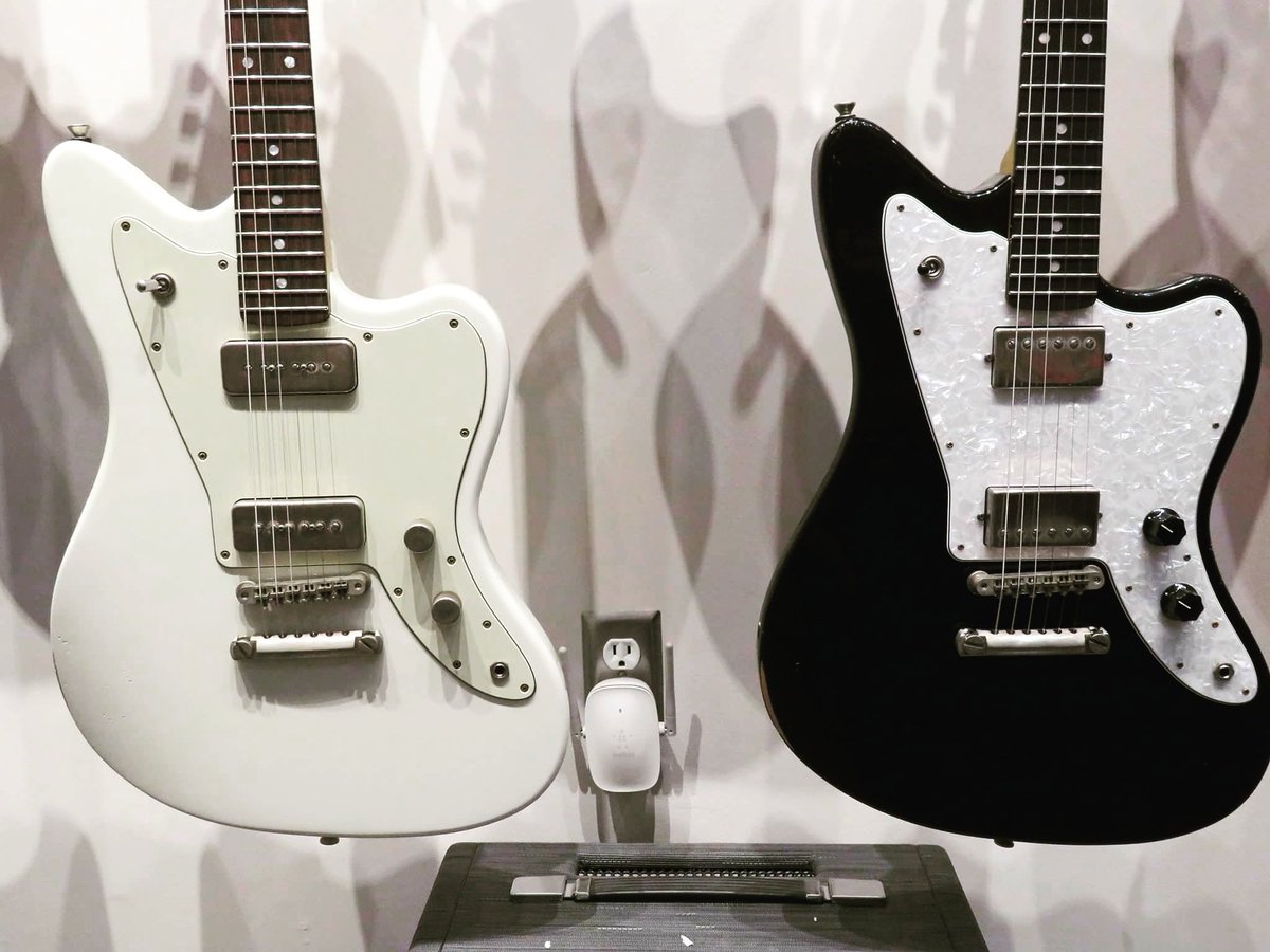 ChrisRuckman4's tweet photo. Twins ☺🤘🎸 https://t.co/E4MDvaEeZj