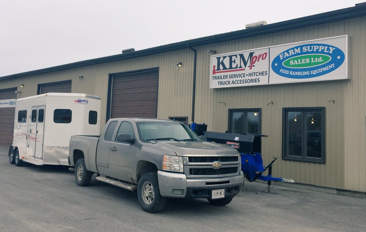 KemproConstruct's tweet photo. Always fun to see 1 of our Frontier trailers heading out to a new home! I'm sure this tandem axle, double horse float will get the job done! https://t.co/NHlECcdXkJ