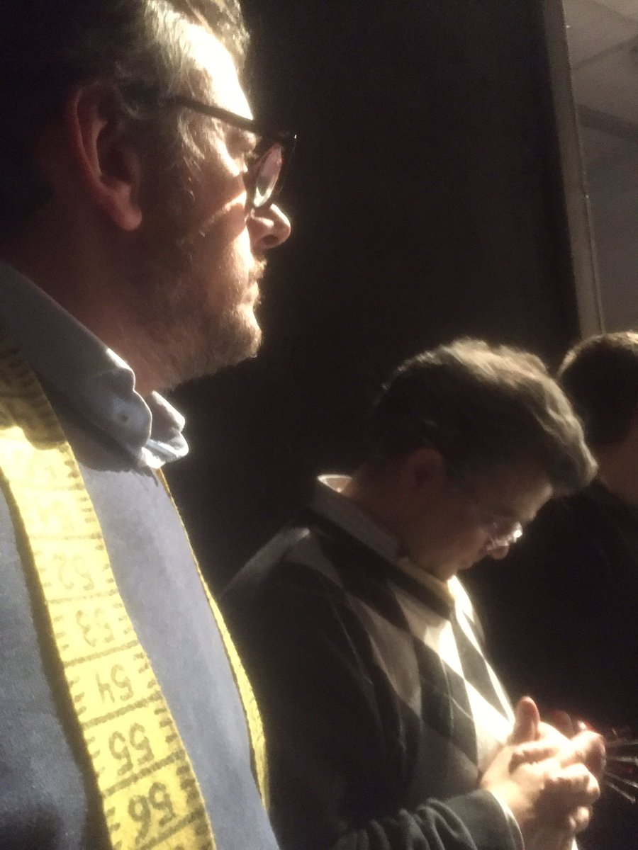 Aquí tenemos en bambalinas a <a href="/javieralaez/">javier alaez cidonch</a> minutos antes de salir!!! Ya están la #FinalRomano17 <a href="/los_pilinguis/">Los Pilinguis</a>