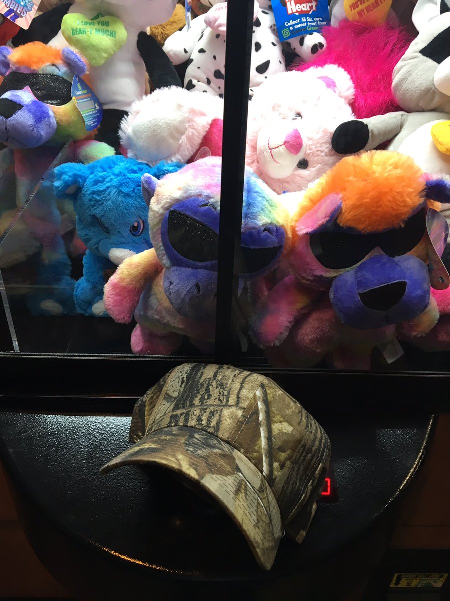 masonscherer's tweet photo. #tbt missed connecting flight in #dfw led to gorging at @DennysDiner followed by sweet camo cap win from the claw machine #theclaw #Dateline https://t.co/tH6PNkBoOT