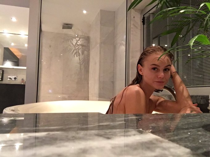 Good night💋😴 https://t.co/TUr5M2IFN8