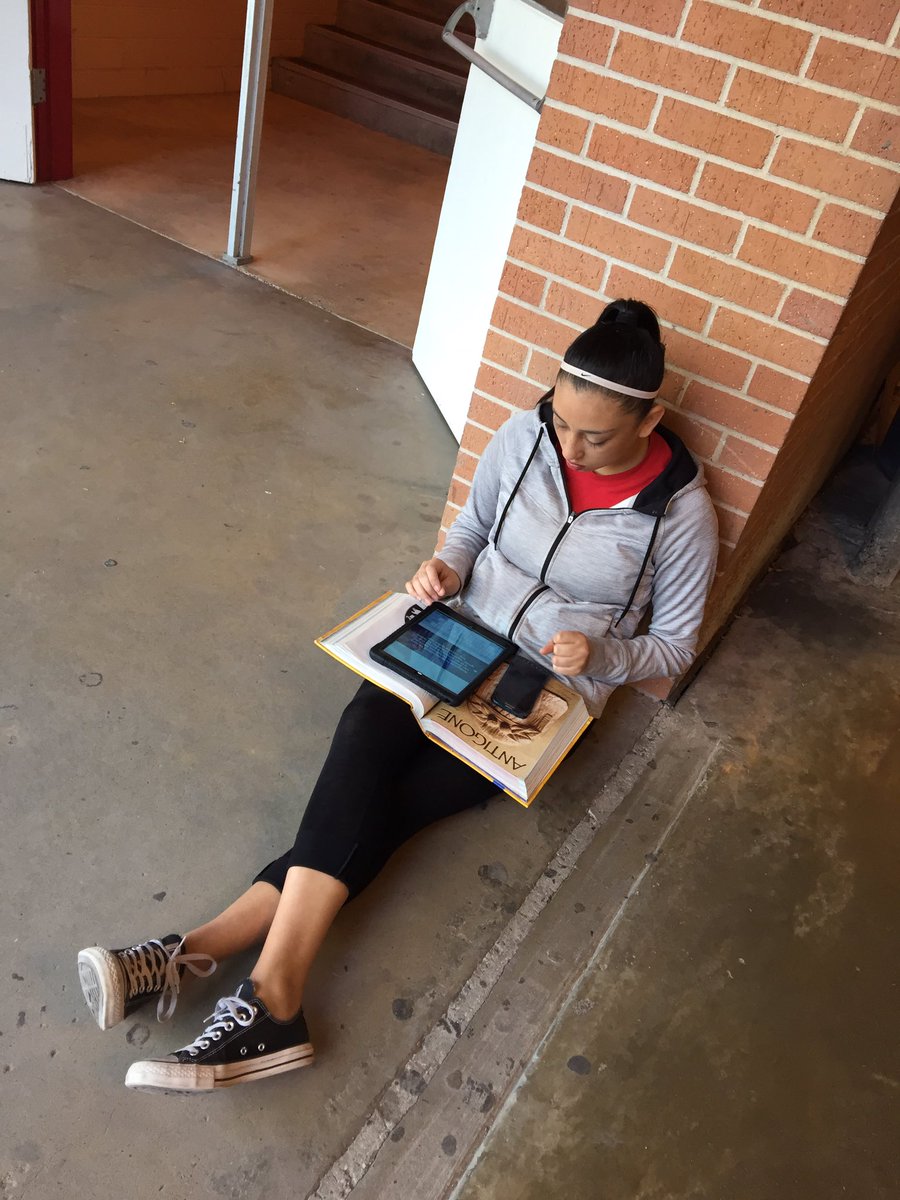 MrsHuertaRod's tweet photo. My HHS SS using @Apple #iPads on #DLDay2017 to retell the story of "Antigone" by using @AdobeSpark
#hcisdedtech https://t.co/UFpiei407J