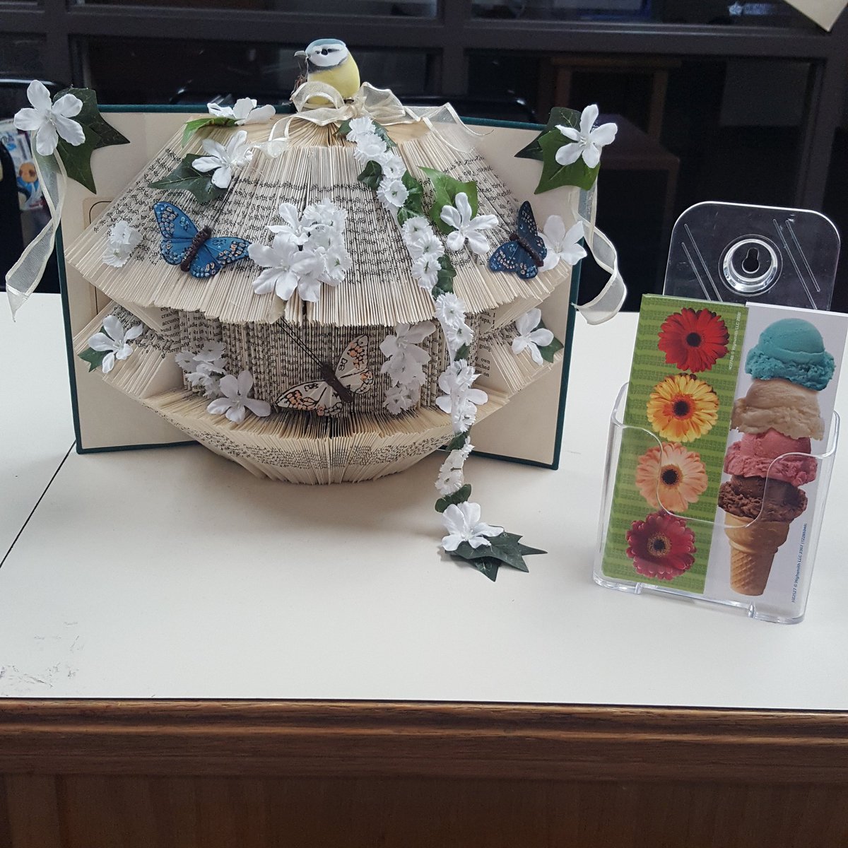 ClementsHSLib's tweet photo. We've got book art on display! Thank you Mrs. Khan! @fahmiKhan @ClementsArtists @FBISD_Libraries https://t.co/lKngoUqSvv
