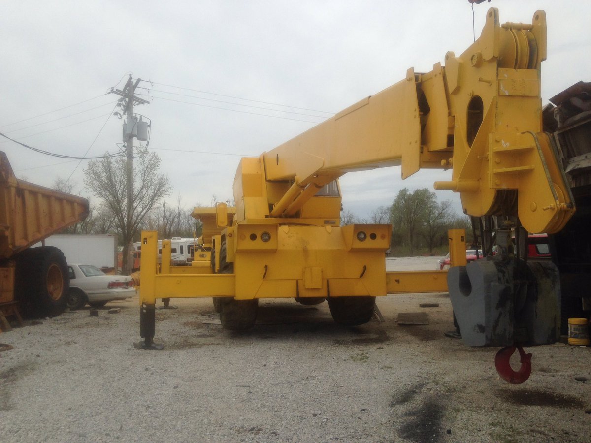 jbequipsales's tweet photo. Taking bids on Drott 2500 crane loc:Mo (running machine) https://t.co/WfGtSA7g7s