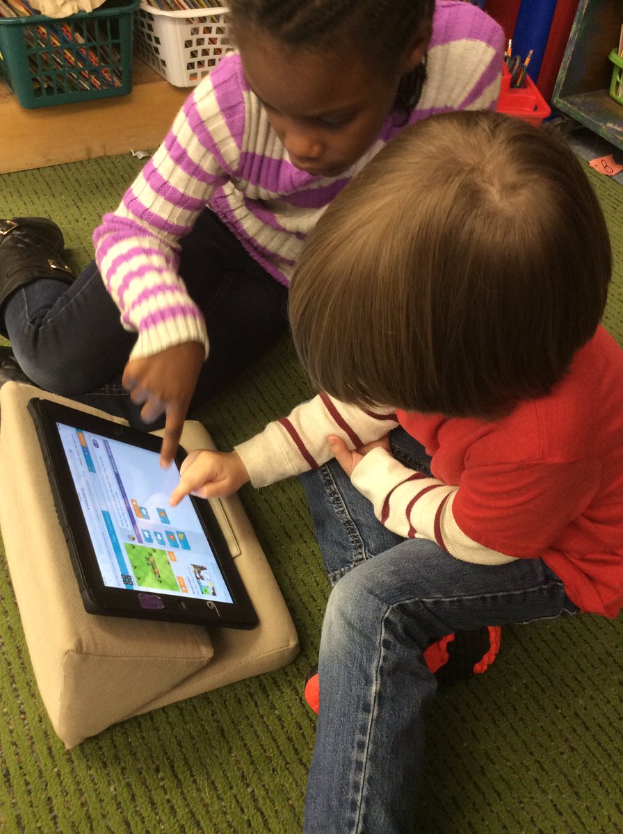 mrsmeredithclay's tweet photo. #SOWsecondgrade and Kinders collaborating for #HourofCode on #DLDay2017 #ProblemSolving #TeamworkMakesADreamWork #hickoryschools #hpselead https://t.co/02GWhNKjDI