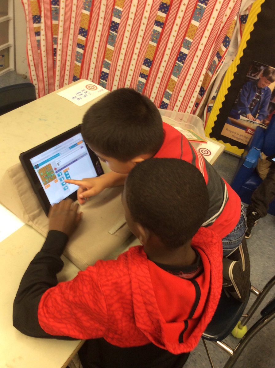 mrsmeredithclay's tweet photo. #SOWsecondgrade and Kinders collaborating for #HourofCode on #DLDay2017 #ProblemSolving #TeamworkMakesADreamWork #hickoryschools #hpselead https://t.co/02GWhNKjDI