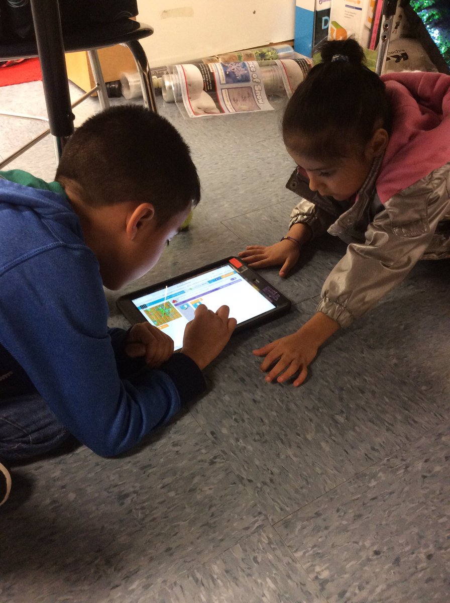 mrsmeredithclay's tweet photo. #SOWsecondgrade and Kinders collaborating for #HourofCode on #DLDay2017 #ProblemSolving #TeamworkMakesADreamWork #hickoryschools #hpselead https://t.co/02GWhNKjDI