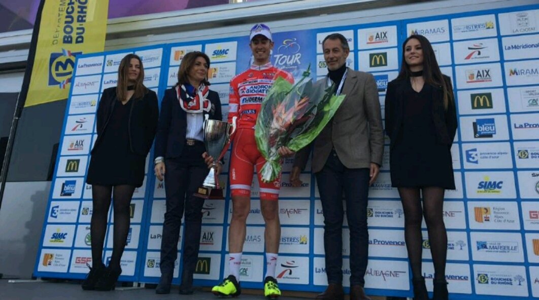 cycling_360's tweet photo. Vittoria @AndroniGiocatto con @cattamat, sorridente sul podio, al #TDLP2017 https://t.co/Xjldw48rvr