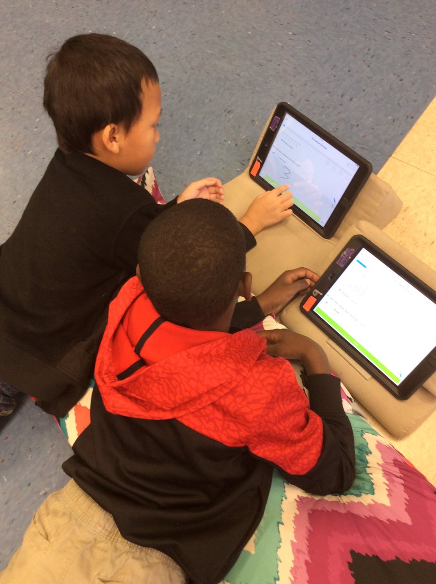 mrsmeredithclay's tweet photo. #SOWsecondgrade used @IXLLearning to analyze/interpret&create bar graphs/pictographs&lineplots! #ixlrocks #sodomykids #hickoryschools #DLDay https://t.co/FaKBHDHeZz