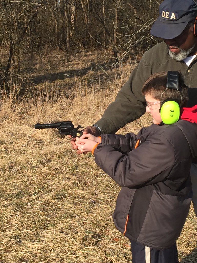 derick_tharp's tweet photo. #gunguru. #RunningwithRichard https://t.co/Jlx74aG6Pc