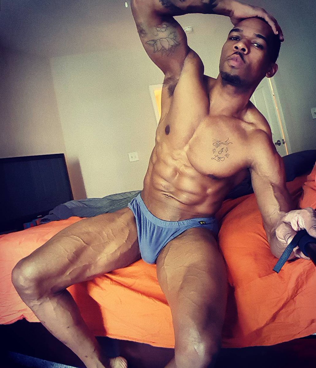 dirgatamaputra's tweet photo. Johnnell #blackhunk #favehunk #loveable #bulge #underwear https://t.co/zbOXuy6pxY