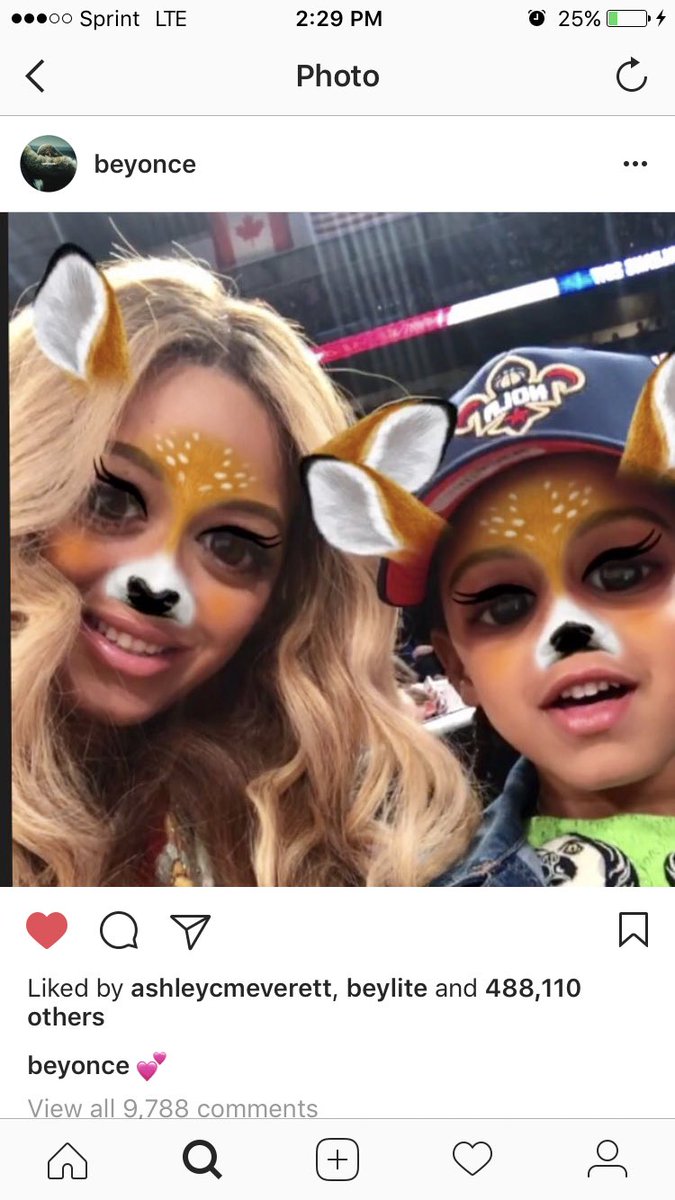 curlyyonce's tweet photo. I can't tell which is pettier: 

Vegan cupcakes after dropping Self Titled

Or

Snapchat selfie after pulling out of Coachella https://t.co/O0csv9QOe2