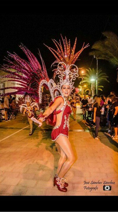 Musas 2017 Comparsa <a href="/tymbalia/">Comparsa Tymbalia</a> 😊 @marta_navarro12 y <a href="/AnaPerezValero1/">Ana</a> ¡Guapas! 😋😋😋😋